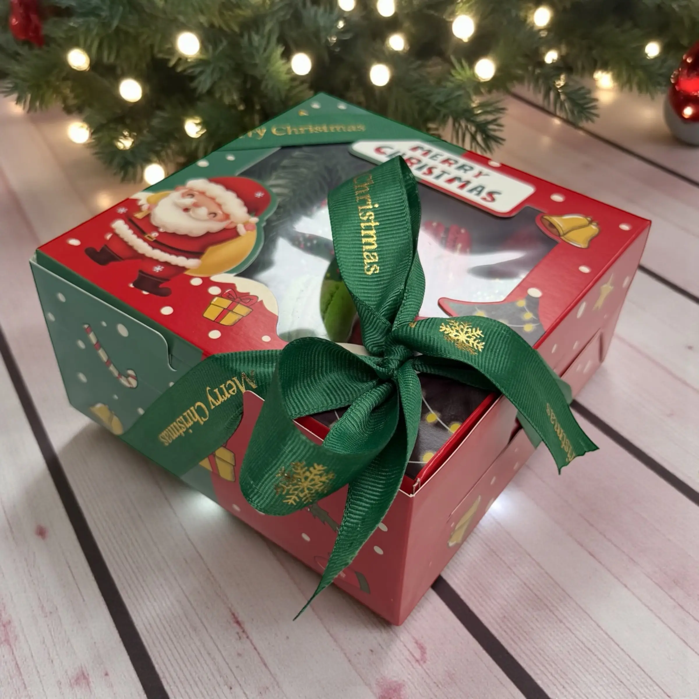 WOWBouquet Christmas themed dessert assortment with red green and white strawberries and macarons Small Christmas macaron and chocolate strawberry gift box with green bow and Santa print