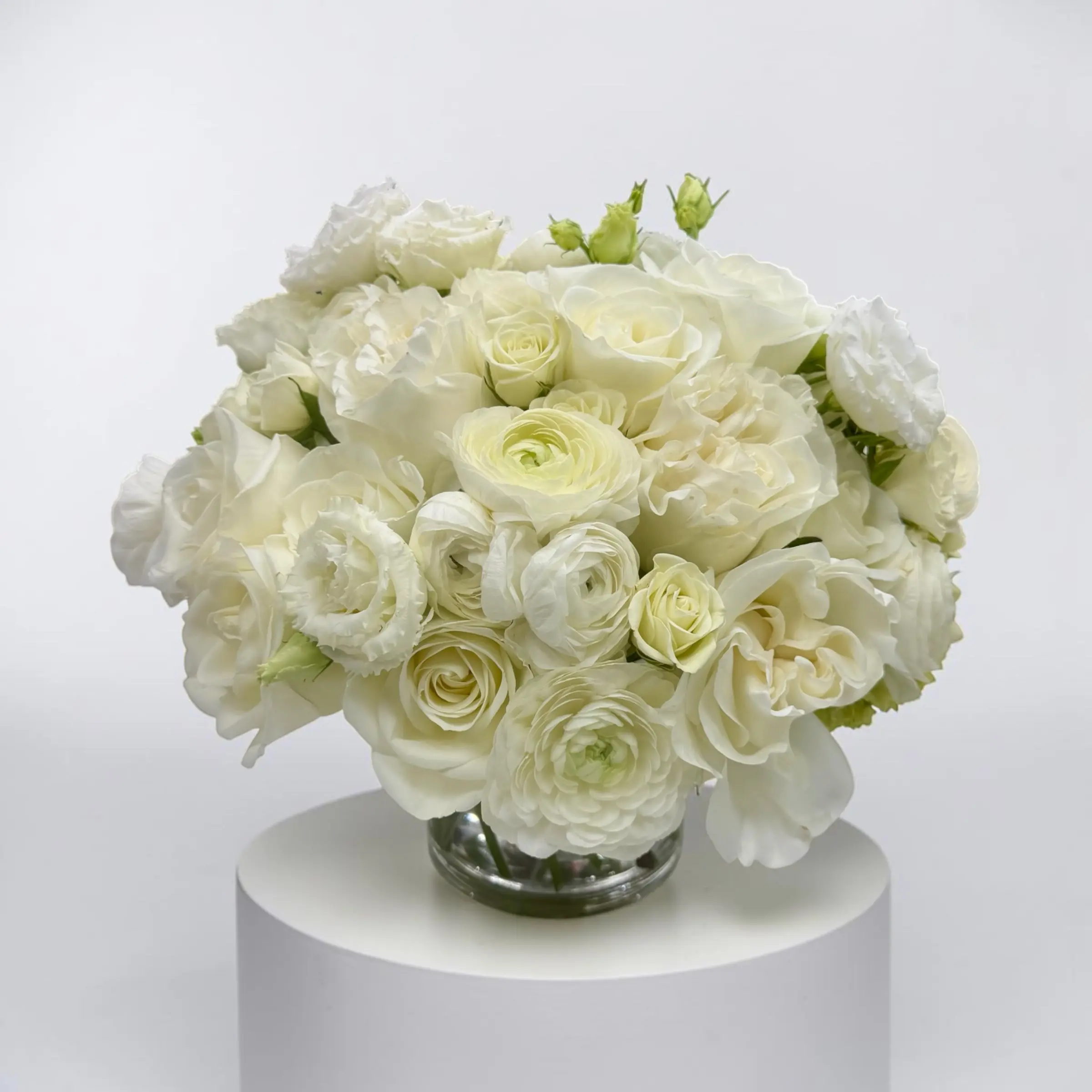 manhattan-blanc-white-flower-arrangement Manhattan Blanc premium white flower arrangement featuring roses, ranunculus and lisianthus in a glass vase