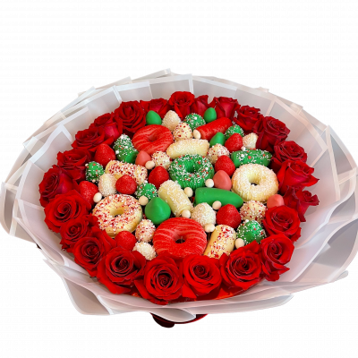 Bouquet in Christmas colors with fresh roses and chocolate covered fruits