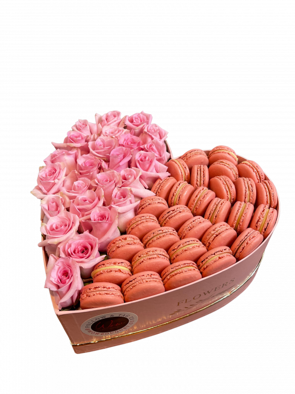 roses with macarons pink