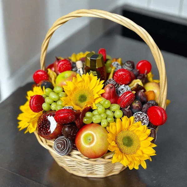 Rosh Hashanah gift basket featuring a medley of fresh fruits, including apples and pomegranates, celebrating the Jewish New Year traditions and blessings