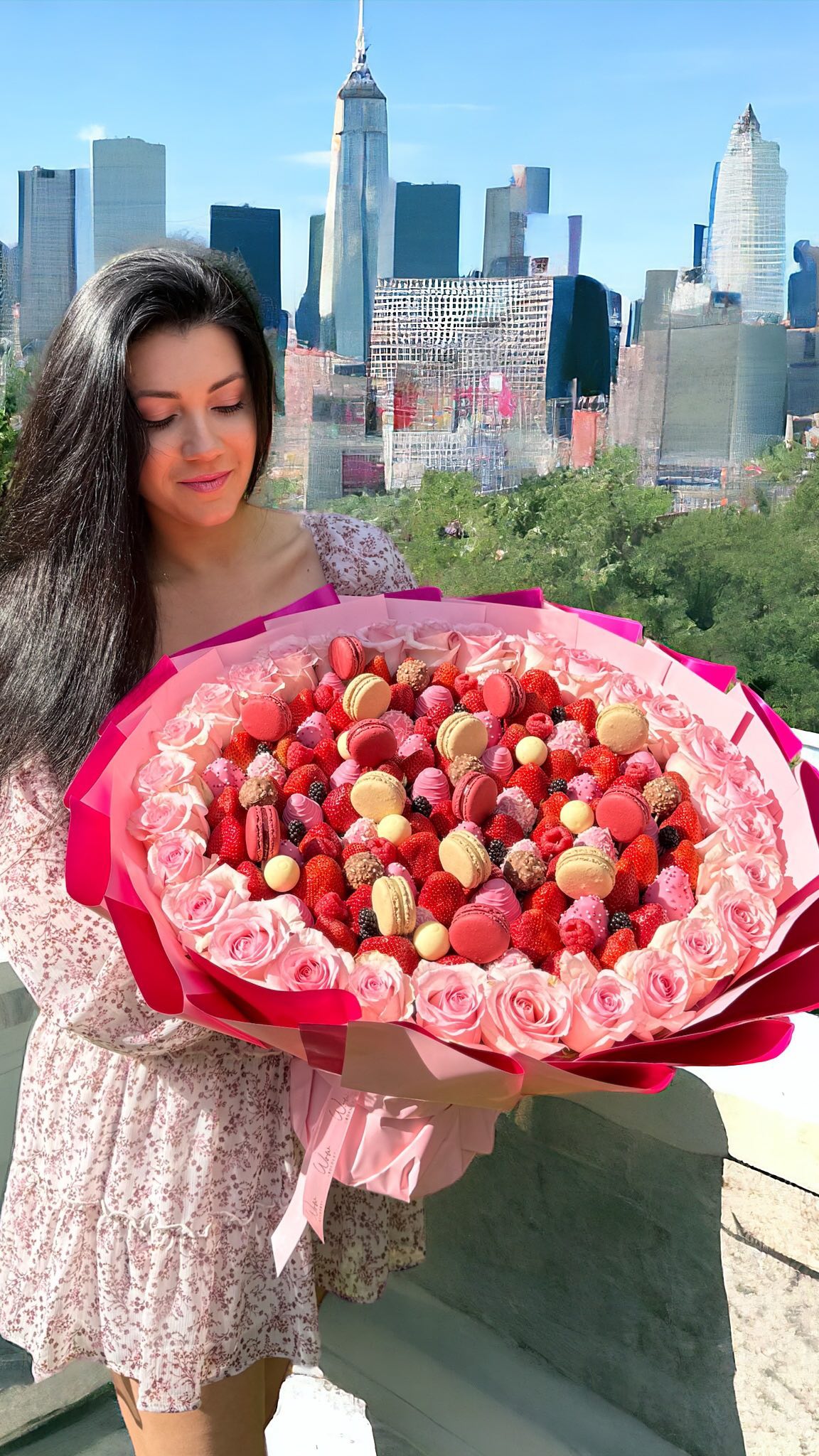 “Pink Romance & Macarons,” a luxurious fruit bouquet that’s a testament to love and refinement.