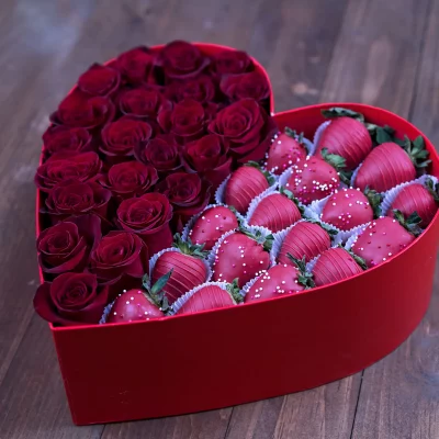 Overhead shot of the box, highlighting the arrangement of roses and strawberries.