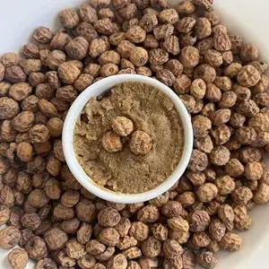 Small, wrinkled tiger nuts with a golden-brown color, used to make traditional horchata.