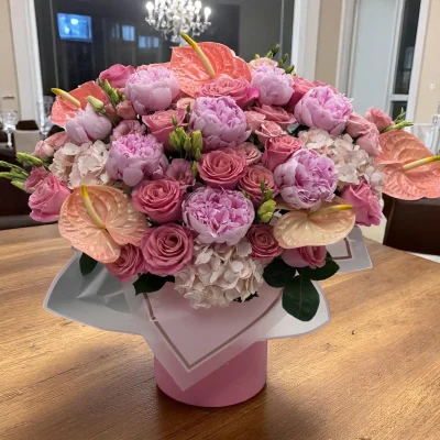 soft pink peonies and lisianthuses in floral hatbox