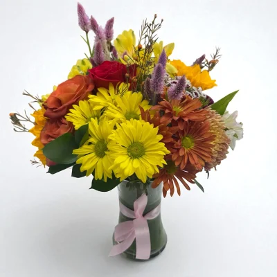 Fresh roses and daisies with seasonal fillers