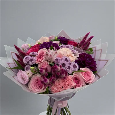 Luxury flower bouquet with roses, hydrangeas, and dahlias