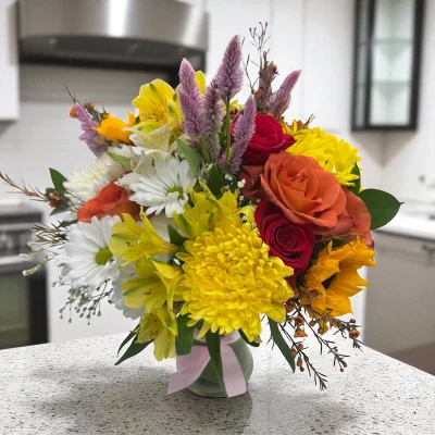 Premium Roses and Daisies Bouquet full vase